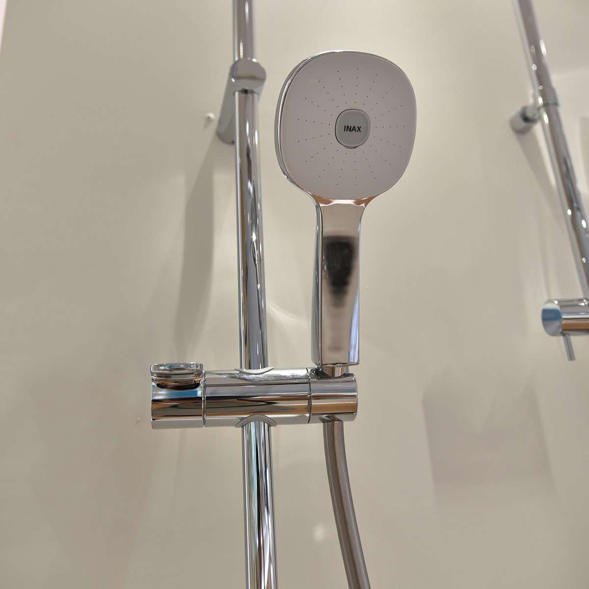 sen cây INAX BFV-615S-8C nóng lạnh